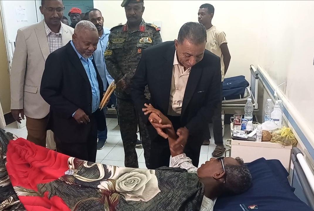 والي الشمالية يتفقد جرحى معركة الكرامة بالمستشفى العسكري والتضامن والي الشمالية يتفقد جرحى معركة الكرامة بالمستشفى العسكري والتضامن