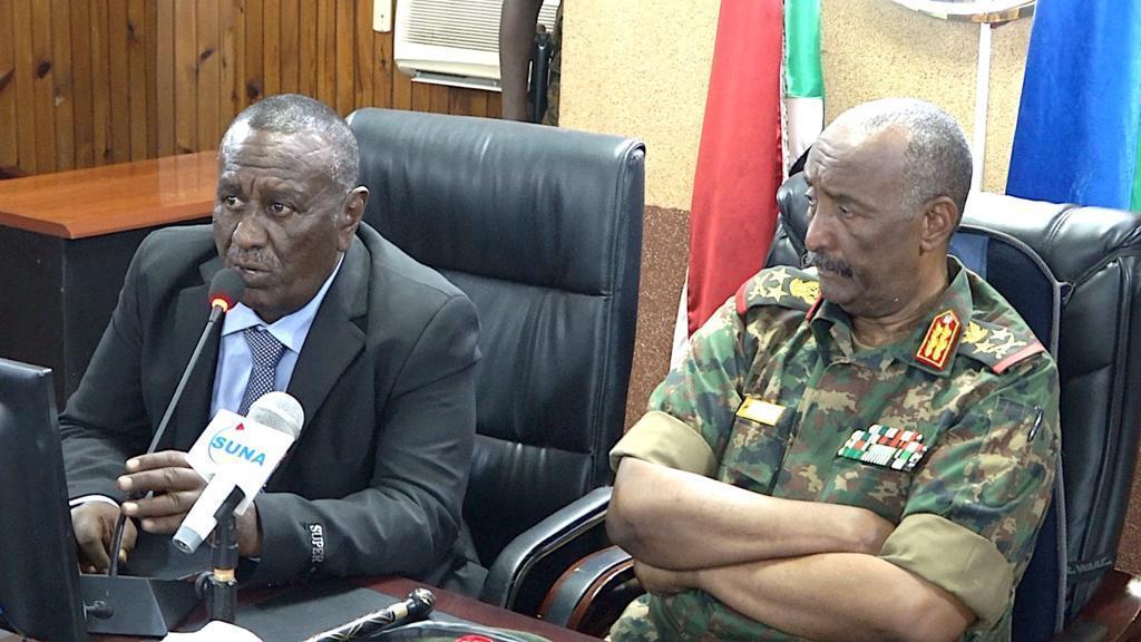 رئيس مجلس السيادة يتلقى تنويراً حول مجمل الأوضاع بولاية الجزيرة رئيس مجلس السيادة يتلقى تنويراً حول مجمل الأوضاع بولاية الجزيرة