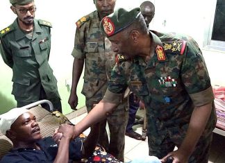 رئيس مجلس السيادة يتفقد جرحى معركة الحسم بالمستشفى العسكري بمدني رئيس مجلس السيادة يتفقد جرحى معركة الحسم بالمستشفى العسكري بمدني