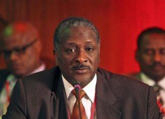 تصريحات مثيرة لوزير المالية السابق علي محمود عن علاقته بالدعم السريع ويكشف عن اخذه سيارات أبنائه بعد اجتياح منزله تصريحات مثيرة لوزير المالية السابق علي محمود عن علاقته بالدعم السريع ويكشف عن اخذه سيارات أبنائه بعد اجتياح منزله