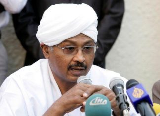 مبارك الفاضل يوضح علاقته بالإمارات مبارك الفاضل يوضح علاقته بالإمارات