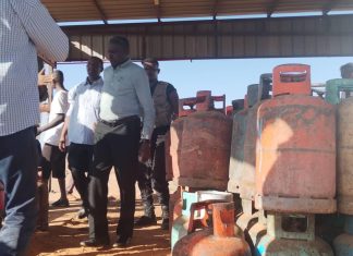 والي الخرطوم يوجه بزيادة سعة مستودع الغاز الرئيسي بالولاية والي الخرطوم يوجه بزيادة سعة مستودع الغاز الرئيسي بالولاية