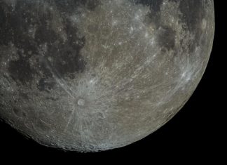 علماء يحلون لغز اختلاف النشاط البركاني بين جانبي القمر علماء يحلون لغز اختلاف النشاط البركاني بين جانبي القمر