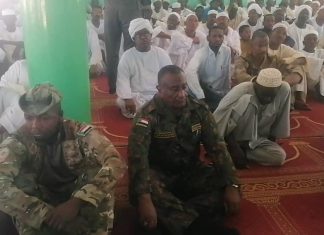 والى الجزيرة يؤدى صلاة الجمعة بمسجد الطريقة السمانية والى الجزيرة يؤدى صلاة الجمعة بمسجد الطريقة السمانية