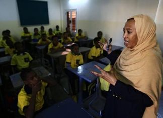 أساتذة السودان أمام ظروف قاهرة: لا رواتب منذ أشهر أساتذة السودان أمام ظروف قاهرة: لا رواتب منذ أشهر