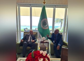 أبو الغيط يبلغ وزير الخارجية السوداني موقف الجامعة العربية من القوات المسلحة ويتحدث عن الحكومة الشرعية ومقترحات ومحددات انهاء الأزمة وحقن الدماء أبو الغيط يبلغ وزير الخارجية السوداني موقف الجامعة العربية من القوات المسلحة ويتحدث عن الحكومة الشرعية ومقترحات ومحددات انهاء الأزمة وحقن الدماء