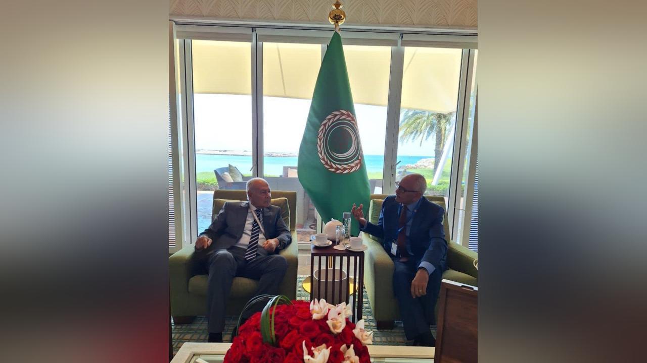 أبو الغيط يبلغ وزير الخارجية السوداني موقف الجامعة العربية من القوات المسلحة ويتحدث عن الحكومة الشرعية ومقترحات ومحددات انهاء الأزمة وحقن الدماء أبو الغيط يبلغ وزير الخارجية السوداني موقف الجامعة العربية من القوات المسلحة ويتحدث عن الحكومة الشرعية ومقترحات ومحددات انهاء الأزمة وحقن الدماء
