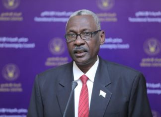 وزير الدفاع السوداني يغادر إلى جوبا لإكمال مهمة بدأها مساعد البرهان وزير الدفاع السوداني يغادر إلى جوبا لإكمال مهمة بدأها مساعد البرهان