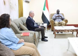 عقار يؤكد سعي الحكومة وحرصها على إيصال المساعدات الإنسانية عقار يؤكد سعي الحكومة وحرصها على إيصال المساعدات الإنسانية