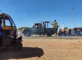 38 قتيلًا في هجوم لقوات الدعم السريع على الفاشر وتحذير دولي من مذبحة وإتصال من فلوكر بـ(البرهان وحميدتي) 38 قتيلًا في هجوم لقوات الدعم السريع على الفاشر وتحذير دولي من مذبحة وإتصال من فلوكر بـ(البرهان وحميدتي)