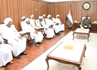 البرهان يلتقى وفد المجلس اﻻعلى للادارات اﻻهلية البرهان يلتقى وفد المجلس اﻻعلى للادارات اﻻهلية