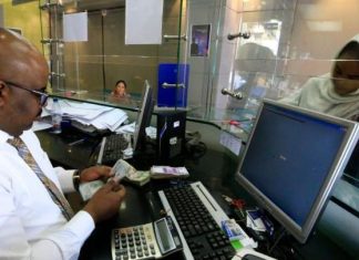 تهريب رؤوس الأموال يرفع سعر الدولار في السودان تهريب رؤوس الأموال يرفع سعر الدولار في السودان