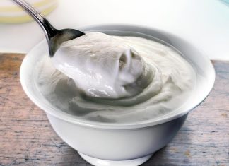 لا تسكب السائل الأصفر من عبوة الزبادي.. تعرف على فوائد مصل اللبن لا تسكب السائل الأصفر من عبوة الزبادي.. تعرف على فوائد مصل اللبن