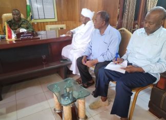 والي الجزيرة يلتقي الأمين العام لديوان الزكاة بالولاية والي الجزيرة يلتقي الأمين العام لديوان الزكاة بالولاية