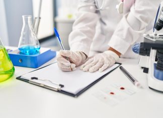 ثقوب في جدار الثقة.. كيف تسللت “الفبركة” إلى الدراسات العلمية؟ ثقوب في جدار الثقة.. كيف تسللت "الفبركة" إلى الدراسات العلمية؟