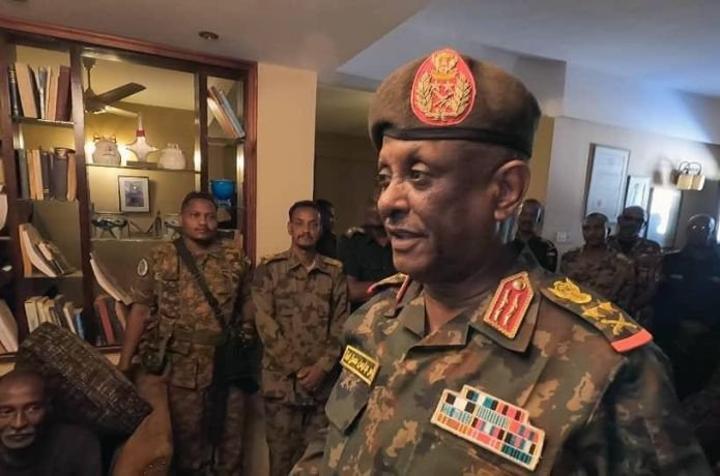العطا يكشف معلومات جديدة عن التسليح من روسيا ويعتذر للشعب السوداني ويعترف بالتأخر في إسترداد بحري والخرطوم العطا يكشف معلومات جديدة عن التسليح من روسيا ويعتذر للشعب السوداني ويعترف بالتأخر في إسترداد بحري والخرطوم