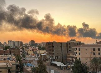 السودان.. قتلى وجرحى وموجة نزوح واسعة جراء المعارك بالفاشر السودان.. قتلى وجرحى وموجة نزوح واسعة جراء المعارك بالفاشر