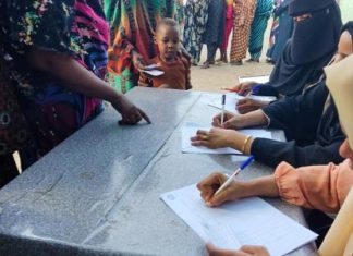 الفاشر تشهد موجة نزوح واسعة بسبب الاشتباكات في السودان الفاشر تشهد موجة نزوح واسعة بسبب الاشتباكات في السودان