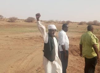 المدير التنفيذى لمحلية البطانة يقف على صيانة سد مدينة الصباغ المدير التنفيذى لمحلية البطانة يقف على صيانة سد مدينة الصباغ