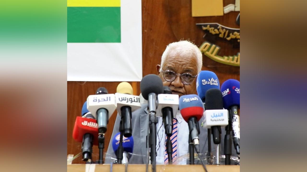 رئيس مفوضية السلام يشدد علي ضرورة فرض هيبة الدولة رئيس مفوضية السلام يشدد علي ضرورة فرض هيبة الدولة