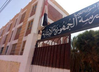 قنصل السودان باسوان يقف علي مركز امتحانات الشهادة الابتدائية قنصل السودان باسوان يقف علي مركز امتحانات الشهادة الابتدائية