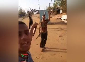 بالفيديو.. الجيش يحرر مناطق جديدة بام درمان من الدعم السريع ويطلق سراح سجناء بالفيديو.. الجيش يحرر مناطق جديدة بام درمان من الدعم السريع ويطلق سراح سجناء
