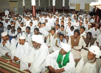 جموع غفيرة في ليلة التضرع لنصرة القوات المسلحة جموع غفيرة في ليلة التضرع لنصرة القوات المسلحة