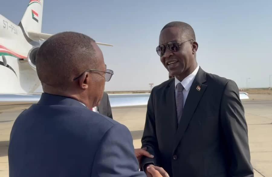 كباشي يغادر بورتسودان برفقة وزير الدفاع إلى دولتين في أفريقيا كباشي يغادر بورتسودان برفقة وزير الدفاع إلى دولتين في أفريقيا