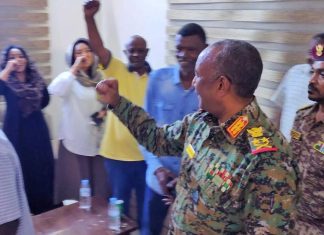 رئيس مجلس السيادة يزور مقر الهيئة العامة للإذاعة َالتلفزيون ببور تسودان رئيس مجلس السيادة يزور مقر الهيئة العامة للإذاعة َالتلفزيون ببور تسودان