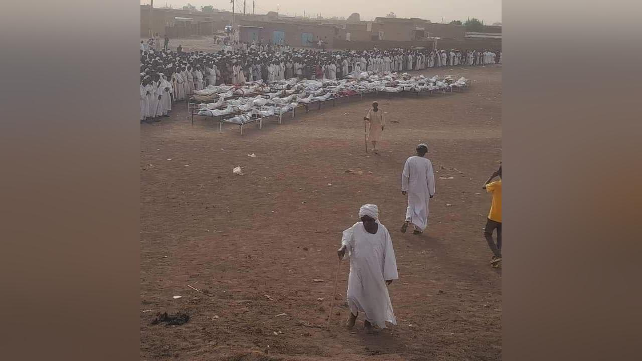 فاجعة ومجزرة ود النورة.. سقوط اكثر من 100قتيل بسلاح الدعم السريع وصور صادمة لتشييع القتلى”فيديو” فاجعة ومجزرة ود النورة.. سقوط اكثر من 100قتيل بسلاح الدعم السريع وصور صادمة لتشييع القتلى”فيديو”