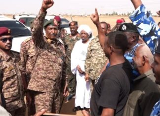 البرهان : سنقاتل الدعم السريع حتى اخر جندي في القوات المسلحة ويزور جرحى مجزرة ود النورة البرهان : سنقاتل الدعم السريع حتى اخر جندي في القوات المسلحة ويزور جرحى مجزرة ود النورة