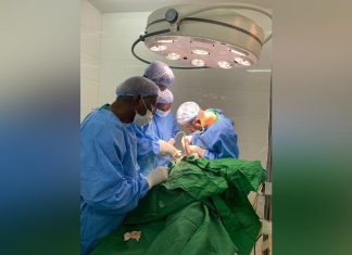الناطق الرسمي باسم وزارة الصحة يعلن عن اجراء عمليات جراحية معقدة بنجاح الناطق الرسمي باسم وزارة الصحة يعلن عن اجراء عمليات جراحية معقدة بنجاح