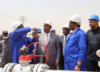 وزير الطاقة والنفط يدشن منظومة الوقود عبر خطوط الأنابيب وزير الطاقة والنفط يدشن منظومة الوقود عبر خطوط الأنابيب