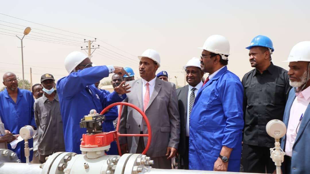 وزير الطاقة والنفط يدشن منظومة الوقود عبر خطوط الأنابيب وزير الطاقة والنفط يدشن منظومة الوقود عبر خطوط الأنابيب