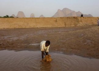 التغير المناخي والحرب يفاقمان أزمة المياه في السودان التغير المناخي والحرب يفاقمان أزمة المياه في السودان