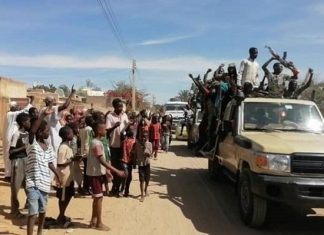 ممثل بريطاني في مجلس الأمن يضع بطاقة دعوة على طاولة الجيش السوداني ممثل بريطاني في مجلس الأمن يضع بطاقة دعوة على طاولة الجيش السوداني
