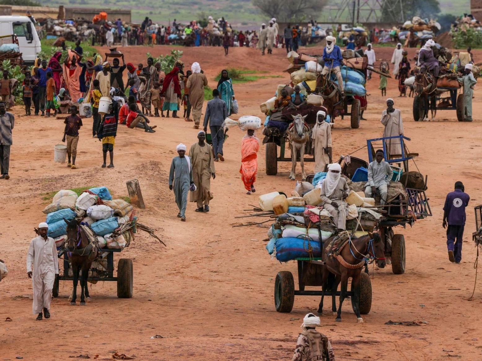 الفارون من الحرب بالسودان.. كالمستجير من الرمضاء بالنار الفارون من الحرب بالسودان.. كالمستجير من الرمضاء بالنار