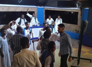اقتحام مقر تلفزيون السودان الرسمي.. والسبب ثياب مذيعة اقتحام مقر تلفزيون السودان الرسمي.. والسبب ثياب مذيعة
