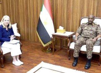 البرهان يبحث مع مسؤولة باليونسيف إعادة النازحين إلى ديارهم البرهان يبحث مع مسؤولة باليونسيف إعادة النازحين إلى ديارهم