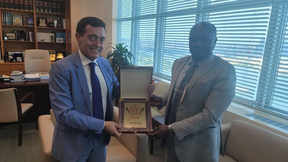 وزير الداخلية يلتقي مدير مكتب الأمم المتحدة لمكافحة الإرهاب بنيويورك وزير الداخلية يلتقي مدير مكتب الأمم المتحدة لمكافحة الإرهاب بنيويورك