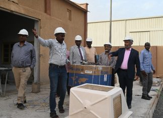 وزير الصحة يتفقد الغرفة المحورية للقطاع الشرقي للامدادات الطبية وزير الصحة يتفقد الغرفة المحورية للقطاع الشرقي للامدادات الطبية