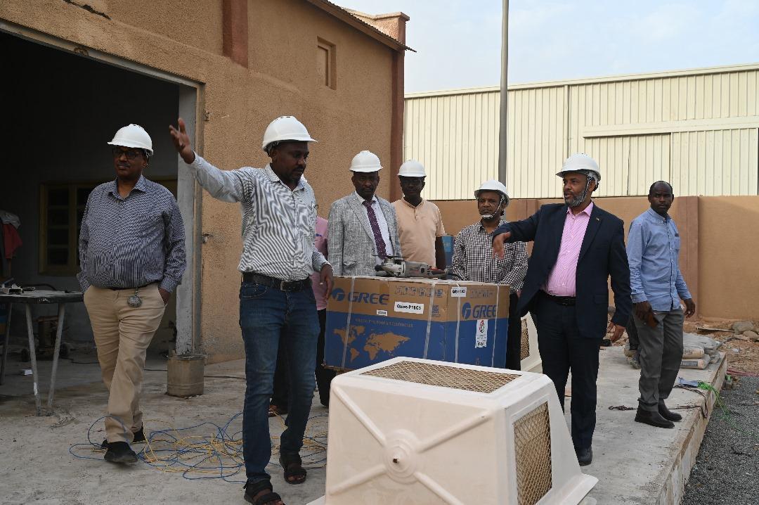 وزير الصحة يتفقد الغرفة المحورية للقطاع الشرقي للامدادات الطبية وزير الصحة يتفقد الغرفة المحورية للقطاع الشرقي للامدادات الطبية