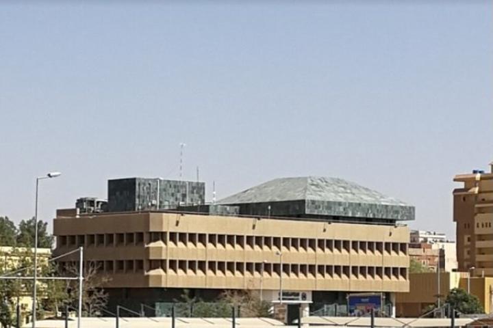 بنك سوداني كبير يجمد عقود عمل جميع الموظفين ويكشف الأسباب بنك سوداني كبير يجمد عقود عمل جميع الموظفين ويكشف الأسباب