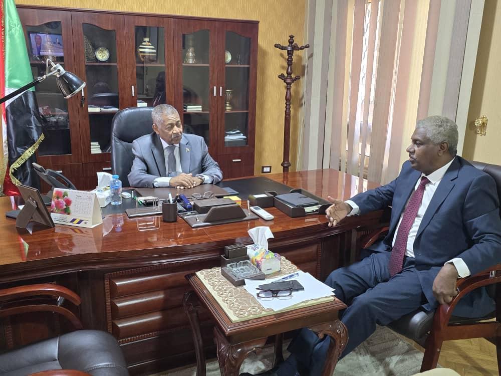 عدوى يستقبل الأمين العام لجهاز شؤون السودانيين بالخارج عدوى يستقبل الأمين العام لجهاز شؤون السودانيين بالخارج