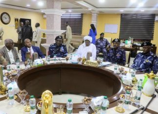 مدير عام الشرطة السودانية يبحث الأوضاع الأمنية بالقضارف مدير عام الشرطة السودانية يبحث الأوضاع الأمنية بالقضارف