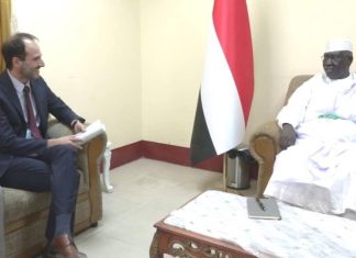 عقار يؤكد حرص الحكومة على إيصال المساعدات وتسهيل مهام الفرق الطبية عقار يؤكد حرص الحكومة على إيصال المساعدات وتسهيل مهام الفرق الطبية