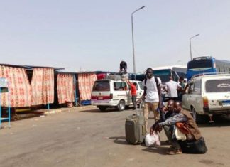 لاجئون سودانيون يموتون على طرق التهريب إلى مصر لاجئون سودانيون يموتون على طرق التهريب إلى مصر