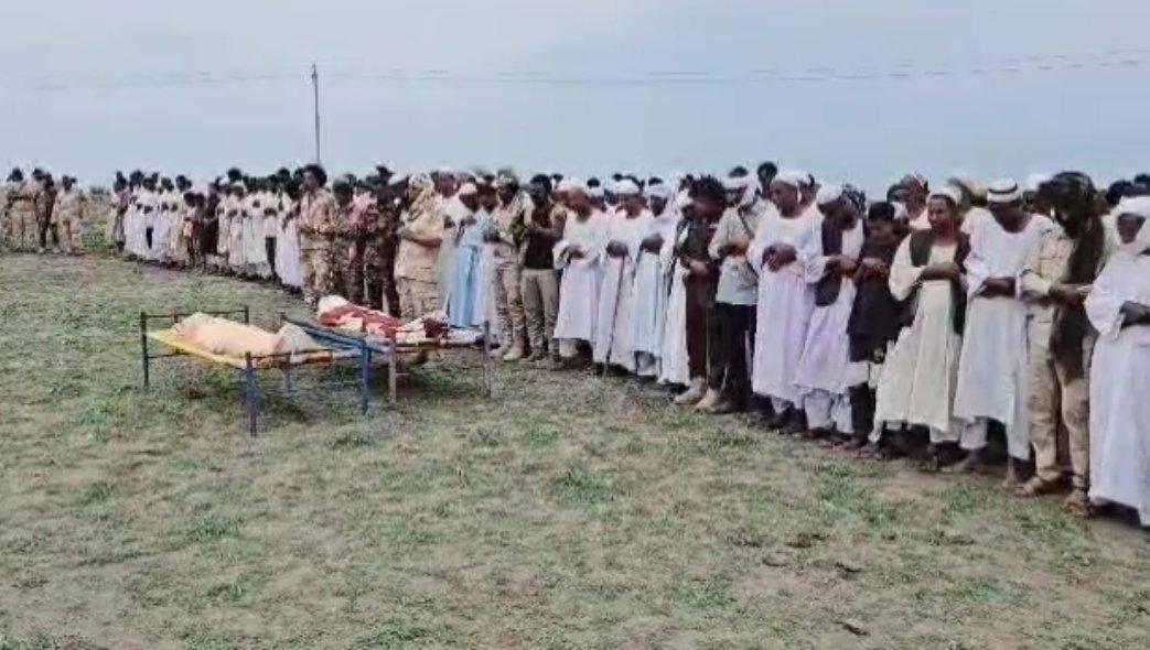 تشييع جثمان البيشي قائد عمليات الدعم السريع في سنار تشييع جثمان البيشي قائد عمليات الدعم السريع في سنار