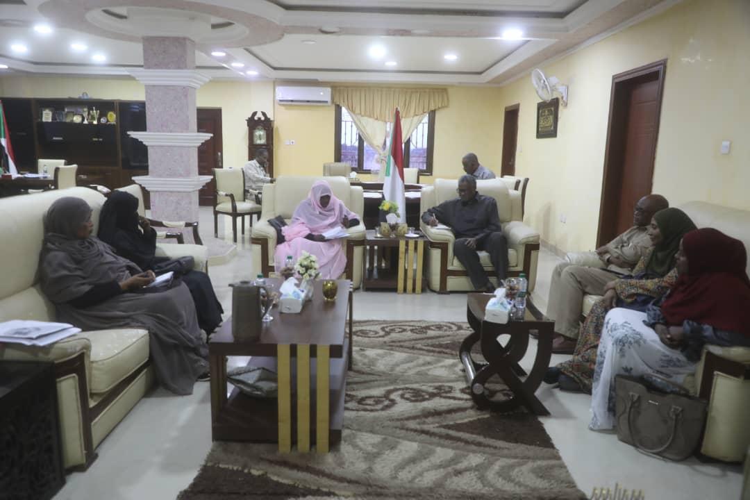 والى القضارف يلتقى اللجنة التحضيرية لمناقشة قضايا المرأة بشرق السودان والى القضارف يلتقى اللجنة التحضيرية لمناقشة قضايا المرأة بشرق السودان