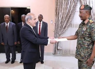 بعد قطيعة 8 سنوات.. البرهان يتسلم أوراق اعتماد سفير إيران بالخرطوم بعد قطيعة 8 سنوات.. البرهان يتسلم أوراق اعتماد سفير إيران بالخرطوم